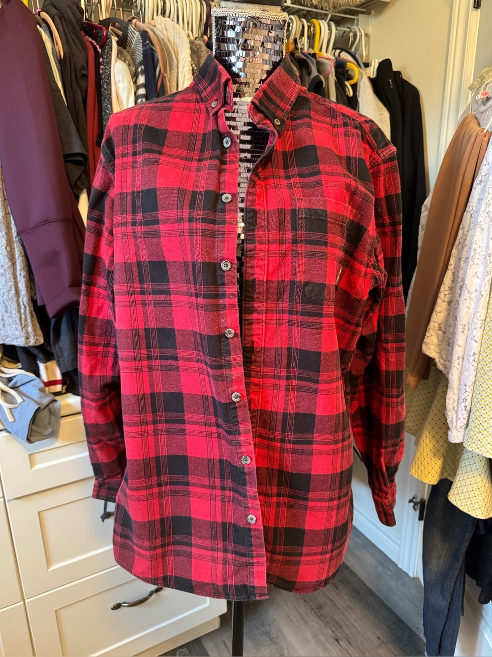 Eddie Bauer relaxed fit xl red black plaid button down shirt